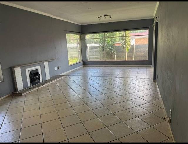 3 BEDROOM FREEHOLD FOR SALE IN BRENTHURST